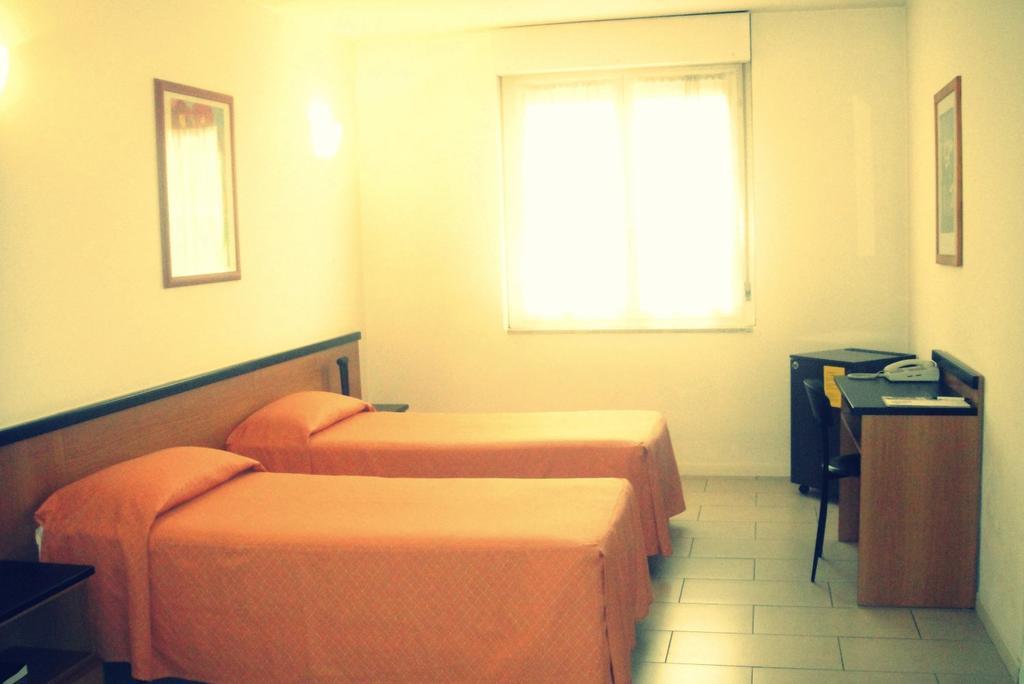 Hotel Scala Nord Milano Cameră foto
